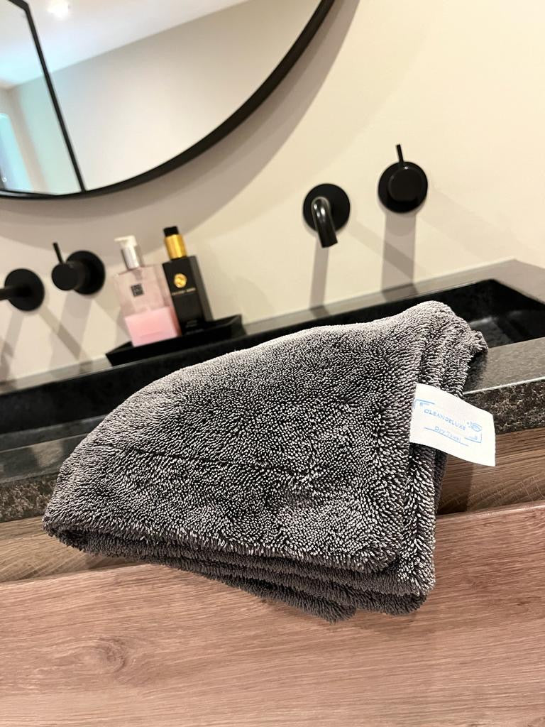De CLEANDELUXE® Drytowel 40x60cm - "Zeg vaarwel tegen de douchewisser".
